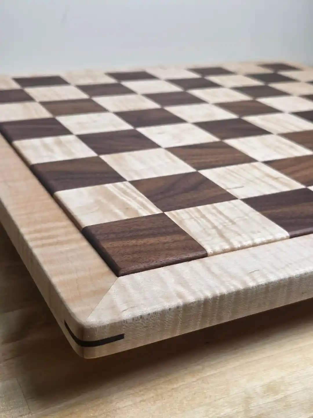 Ahşap Satranç Tahtası Yapımında Teknik İlerlemeler ve Dayanıklılık Yöntemleri