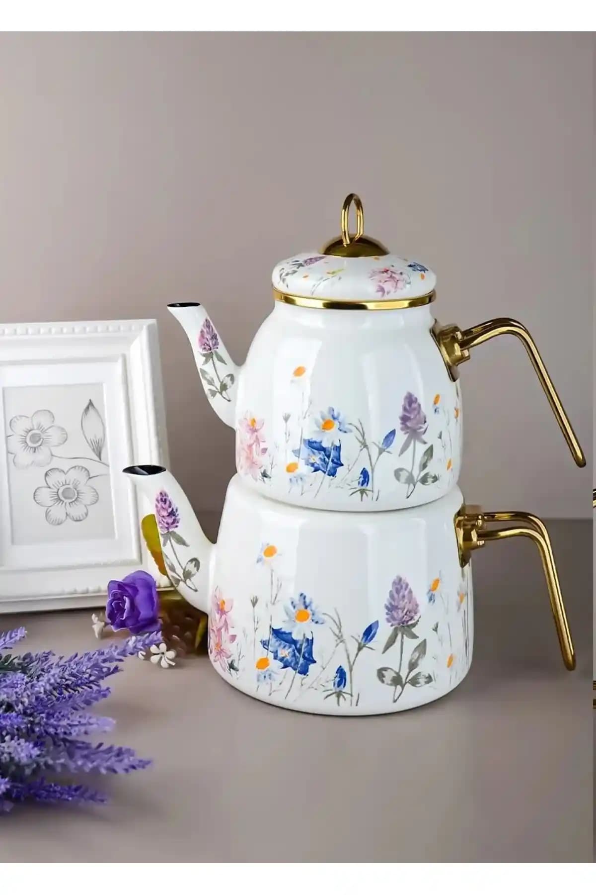 Bayev Papatya Emaye Çaydanlık: Estetik ve Dayanıklı Mutfak Gereçleri