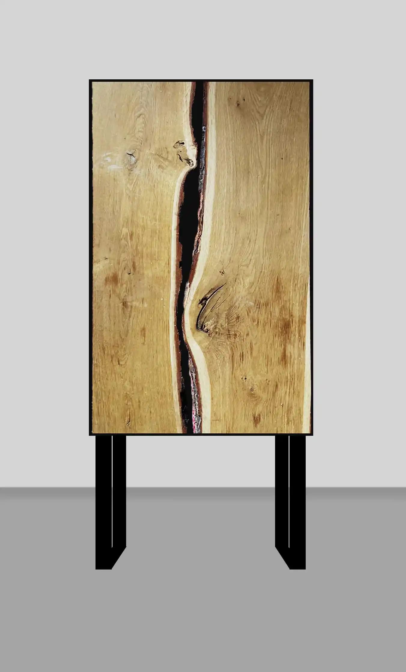 Canlı Kenarlı Meşe Levhalarla Viski Dolabı Tasarımında Estetik ve Fonksiyonellik