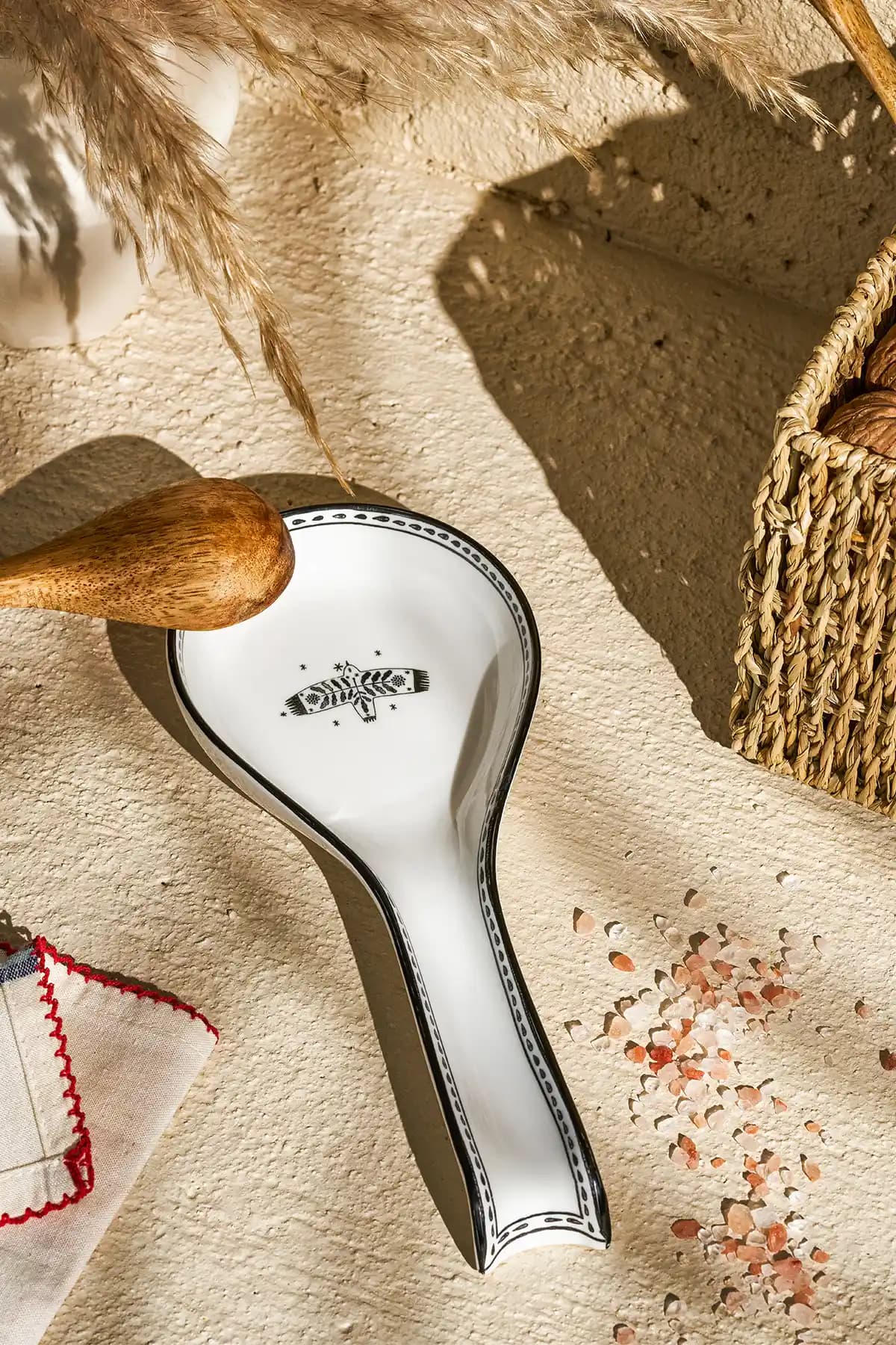 Emsan Artisan New Bone Kaşık Altlığı: Estetik ve Dayanıklı Mutfak Aksesuarı