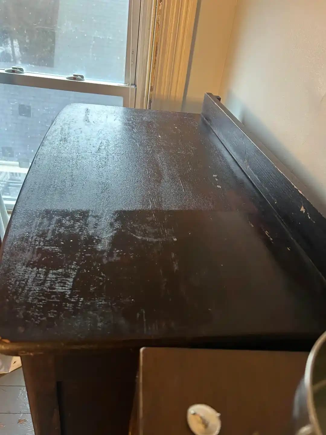 Eski Şifonyerin Üst Yüzey Yenileme Rehberi: Kaplama Sorunları ve Çözüm Yöntemleri