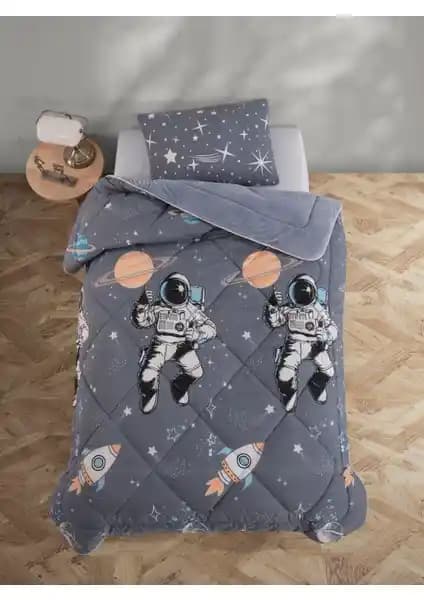 Formeya Astronot Desenli Tek Kişilik Yorgan ve Yüncü Hanım Merinos Kuzu Yünü Yorgan Ürünleri Karşılaştırması