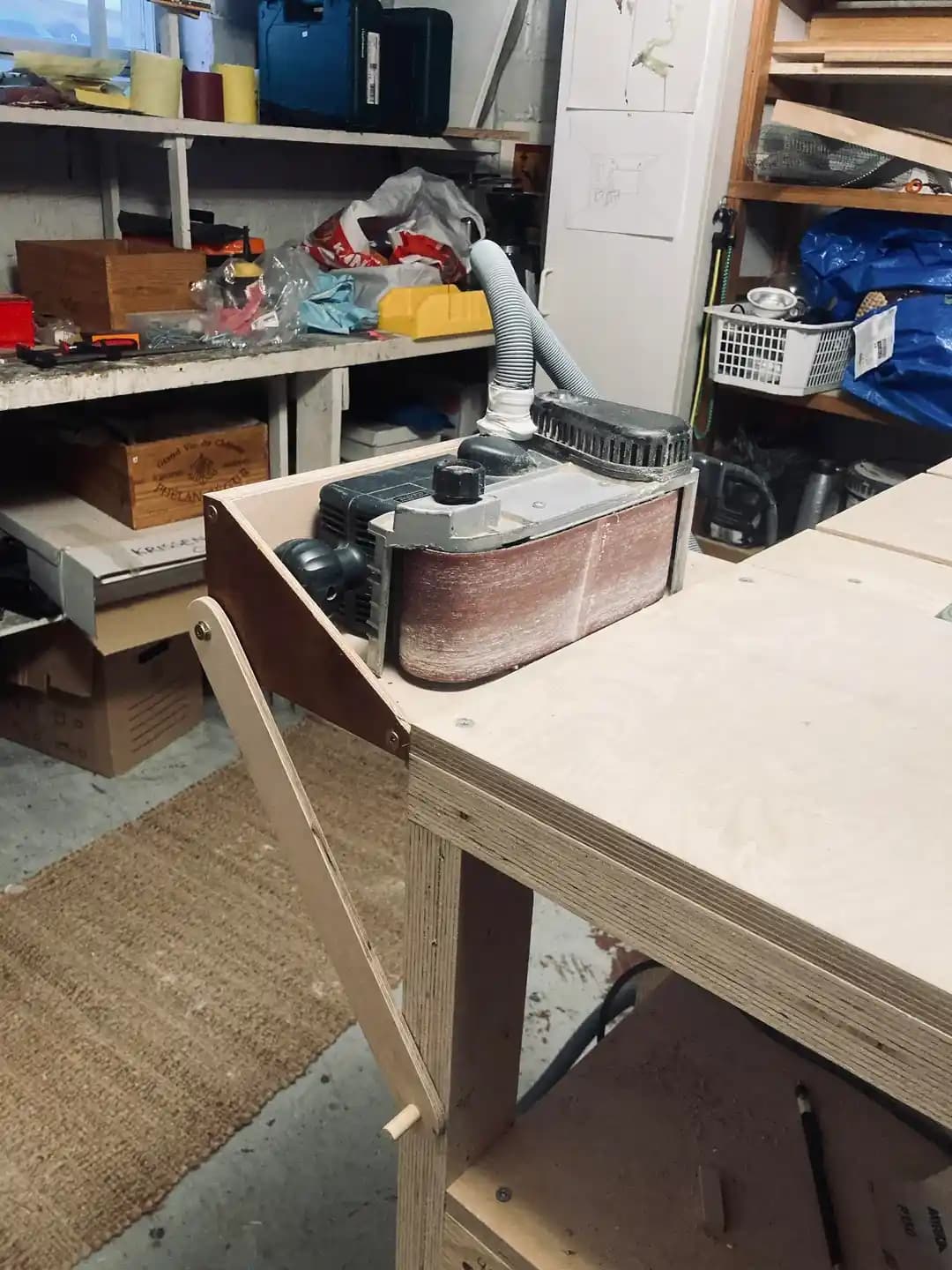 Holzher Bant Zımpara Makinesi ile Düşük Maliyetli Ayarlanabilir Tezgah Kurulumu ve Kullanım Özellikleri