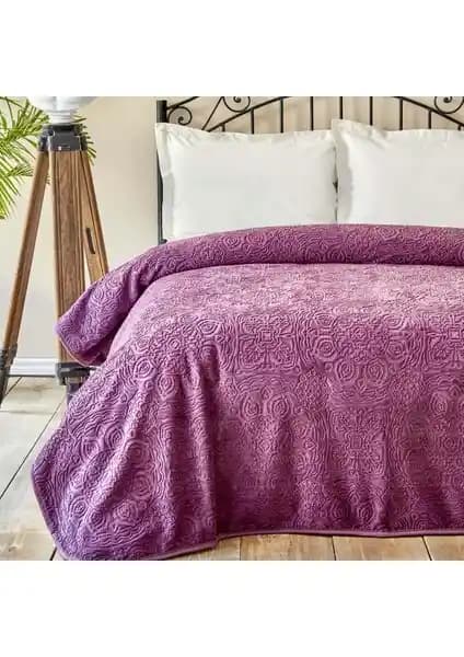 Karaca Home Scala Mürdüm ve Yataş Nova Emboss Battaniye Karşılaştırması