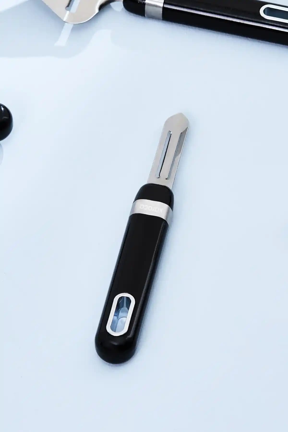 Karaca Mastermaid Yan Soyacak Siyah 20,4 cm: Dayanıklı ve Ergonomik Mutfak Gereci