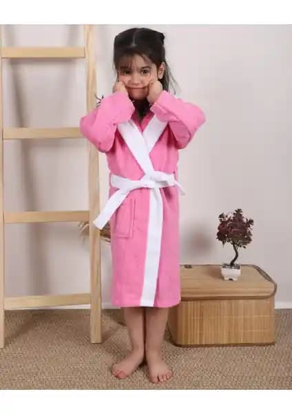 Lavin Kapşonlu Çocuk Bornozu: Yumuşak ve Sevimli Tasarımıyla Banyo Sonrası Konfor