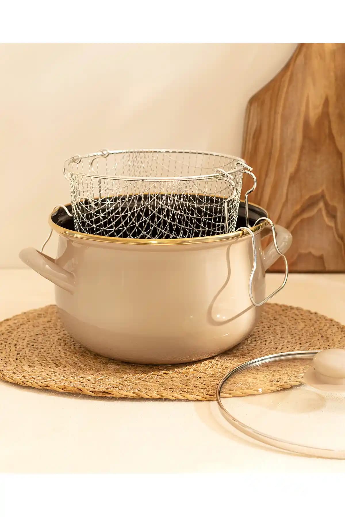 Madame Coco Bonneville Kızartma Tenceresi: Estetik ve Fonksiyonelliği Bir Arada Sunan Modern Mutfak Gereci