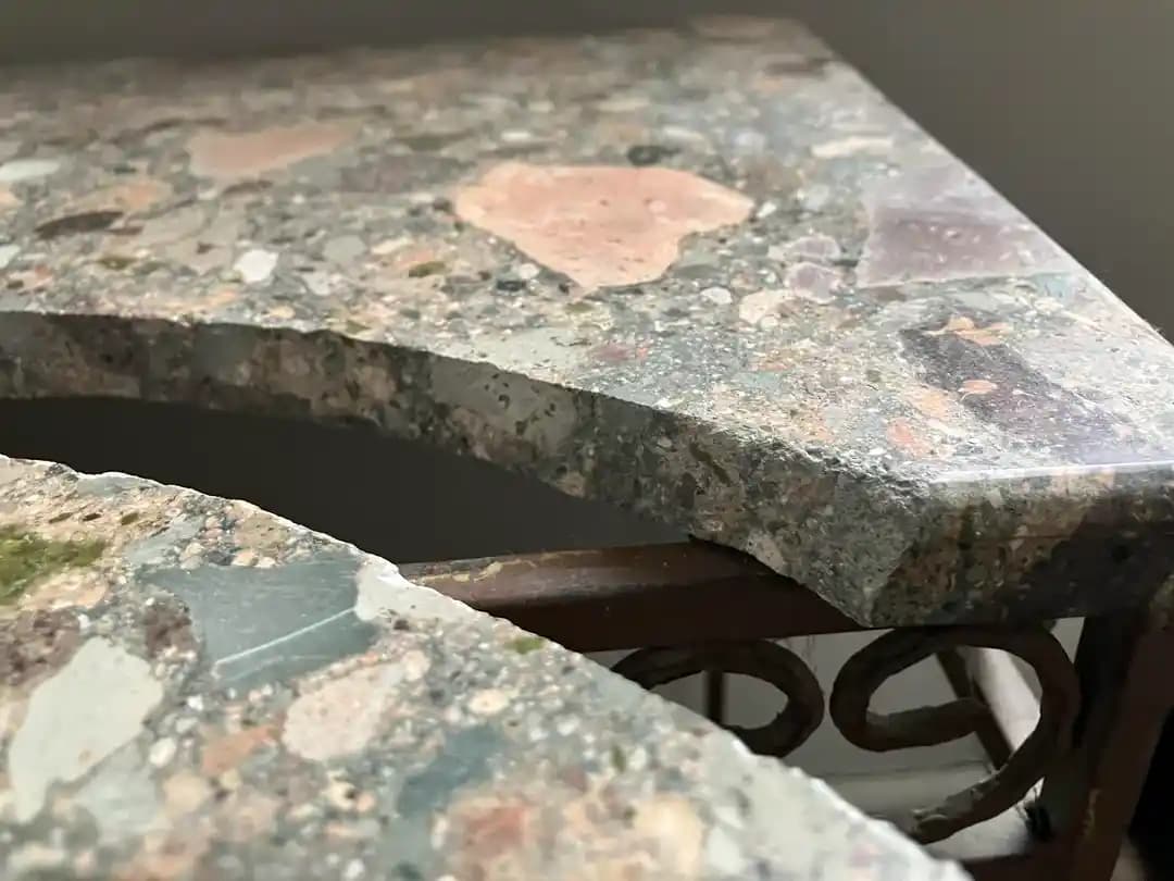 Taş Masa Üstü Tamiri: Epoksi ve Polyester Mastik Yöntemleriyle Dayanıklı Onarım