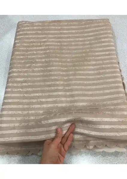 Türkanlarlar Home Süngerli Koltuk Örtüsü Modern ve Şık Tasarımıyla Ev Dekorasyonuna Uyum Sağlar