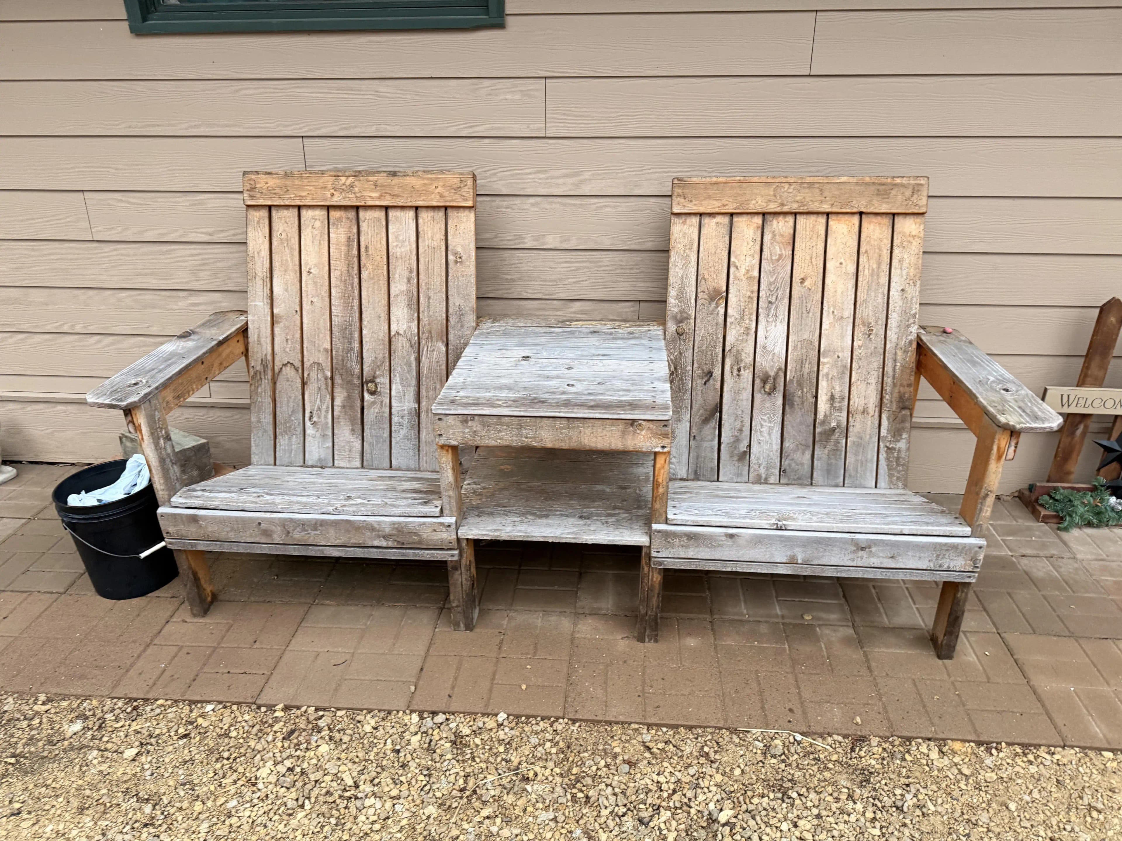 Wisconsin İklim Koşullarında İki Kişilik Ahşap Bankların Yenilenmesi ve Korunması Yöntemleri