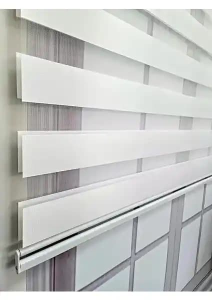 BBB Zebra Stor Perde Beyaz MZ507: Modern Tasarım ve Kolay Kullanım Özellikleri