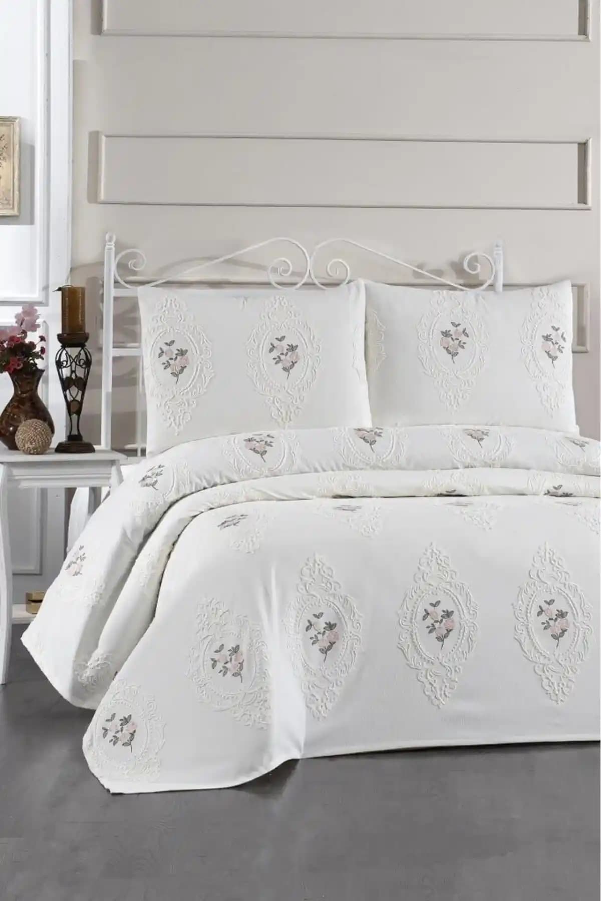 Çeyiz Diyarı Gardenlove Nakışlı Şönil 3 Parça Çift Kişilik Yatak Örtüsü Krem