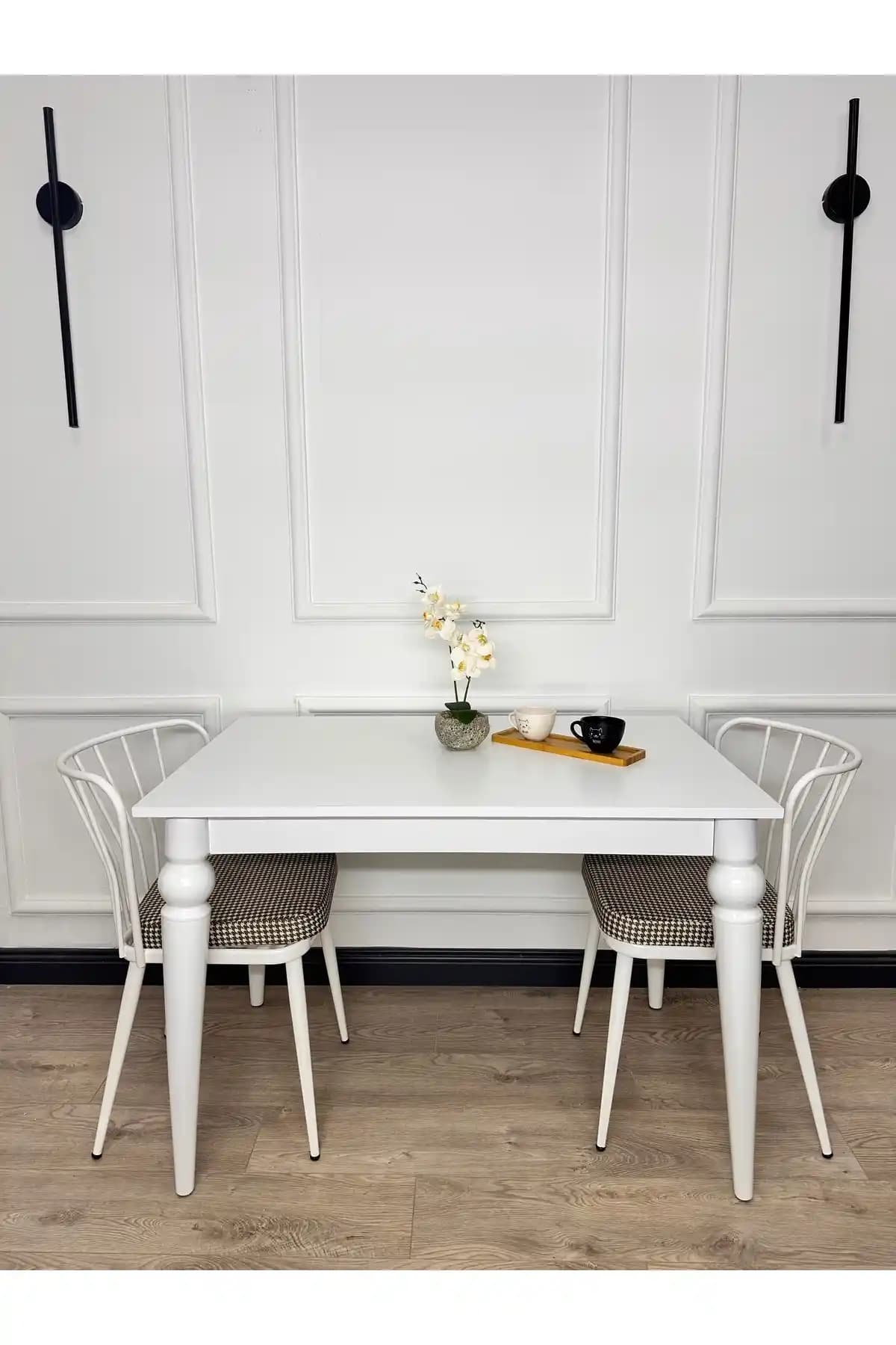 ECCES BB Mutfak Masası: Modern Tasarım ve Dayanıklı Malzeme ile Çok Yönlü Kullanım