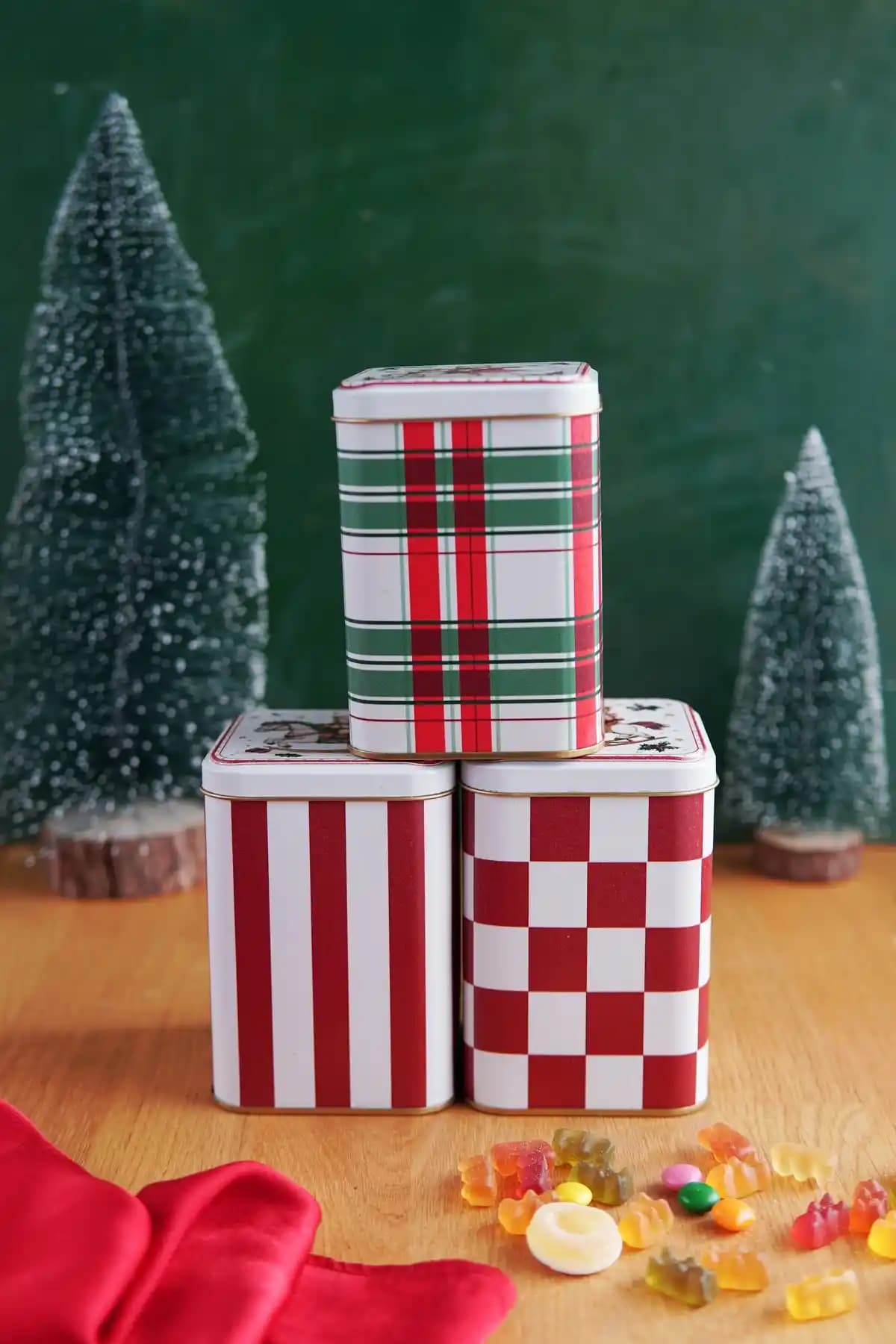 Evle Kare Metal Saklama Kabı Seti: Dayanıklı ve Renkli Mutfak Saklama Çözümü