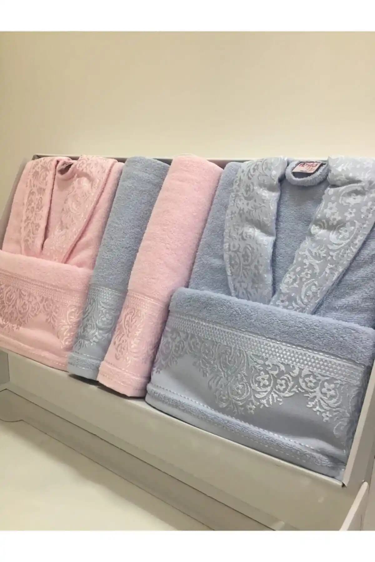 Fiesta Pamuklu Jakarlı Aile Bornoz Seti: Şık ve Konforlu Banyo Tekstili Ürünü