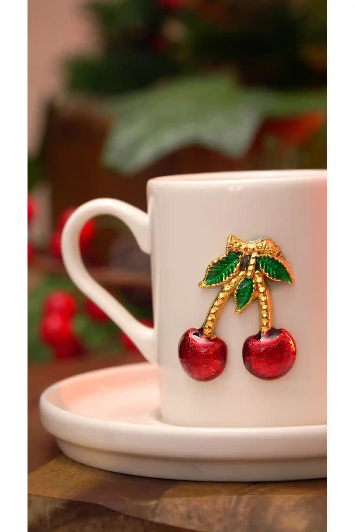 Heda Porselen Kiraz İşlemeli 4 Parça Kahve Takımı Modern ve Şık Tasarımıyla