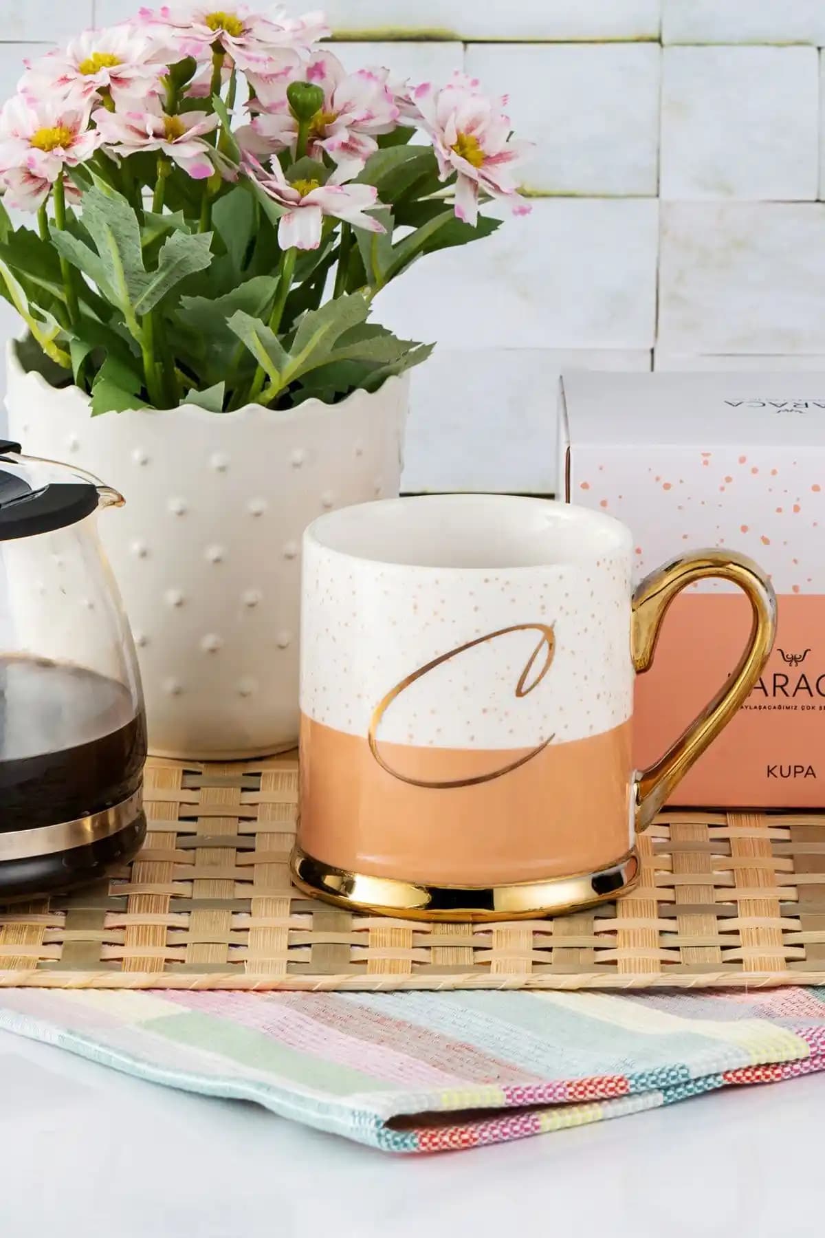 Karaca C Harfli Mug: Şık ve Fonksiyonel Porselen Kupa Ürünü Özellikleri ve Kullanım Alanları
