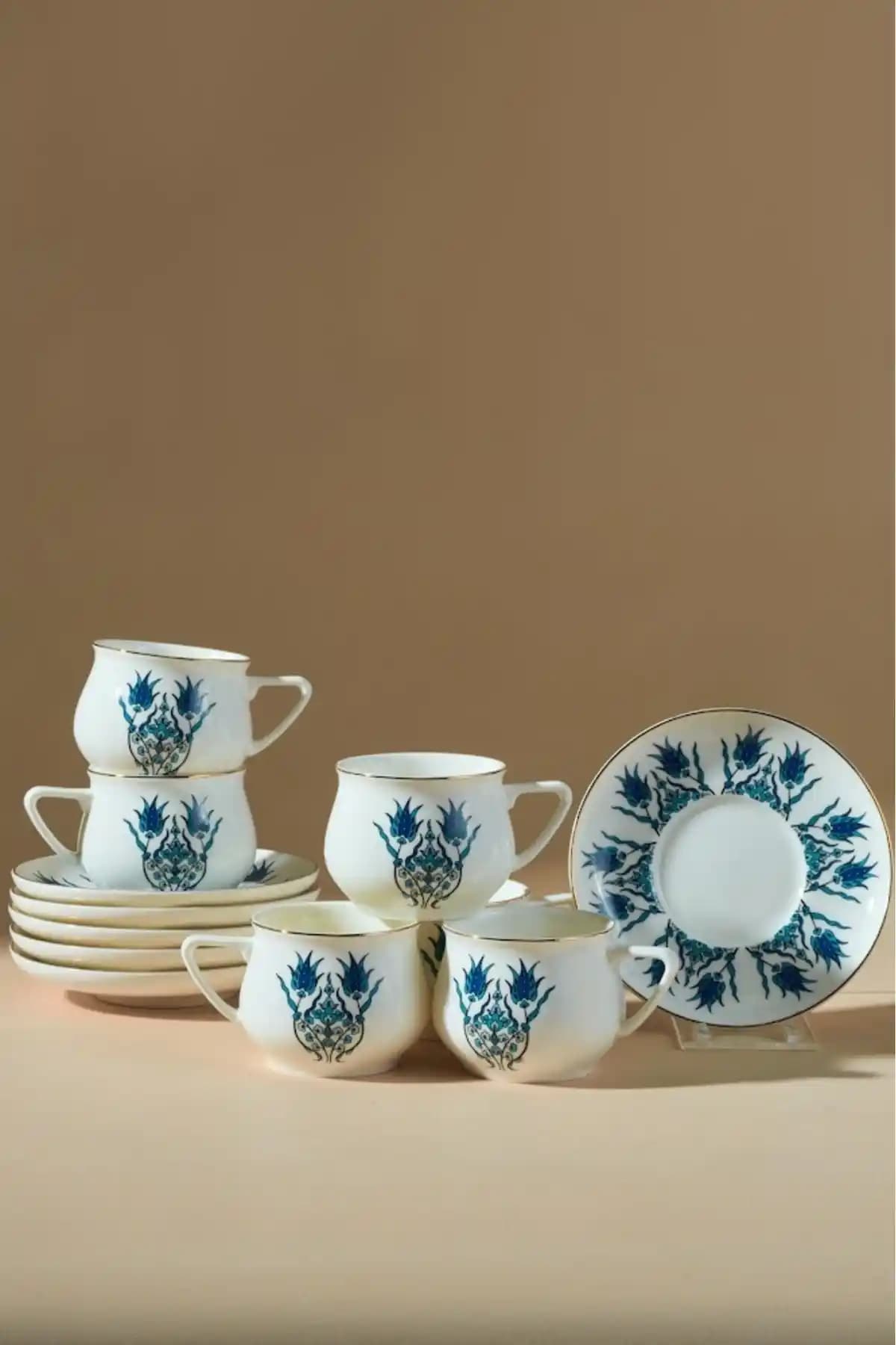 Karaca İznik Yeni Form 6 Kişilik Kahve Fincanı Takımı Şık ve Dayanıklı Tasarım