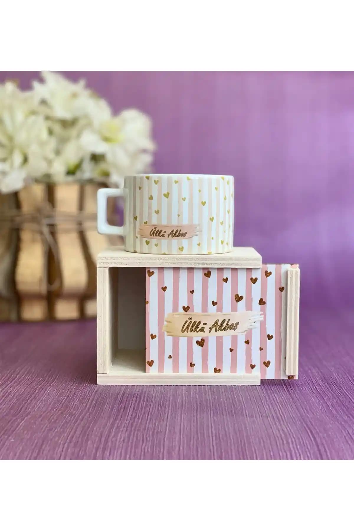 Kişiye Özel Altın Işıltılı Kalp Tasarımlı Kutulu Kupa - Şık ve Anlamlı Hediye Seçeneği