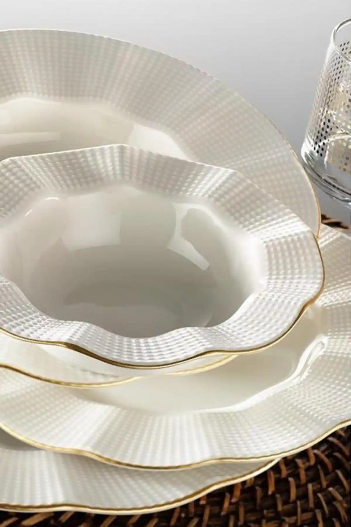 Kütahya Porselen Milenda 83 Parça Yemek Takımı Şık ve Dayanıklı Tasarımıyla Öne Çıkıyor