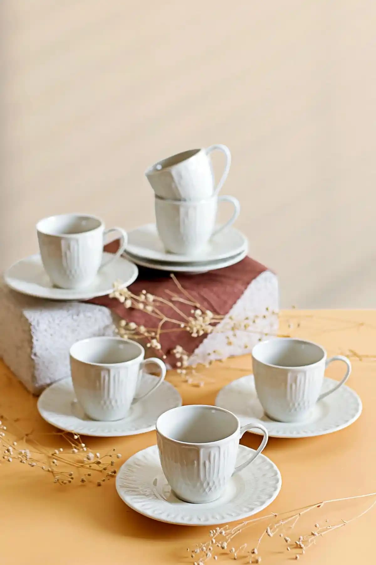 Kütahya Porselen Siena 12 Parça Fincan Takımı: Şık ve Fonksiyonel Tasarım