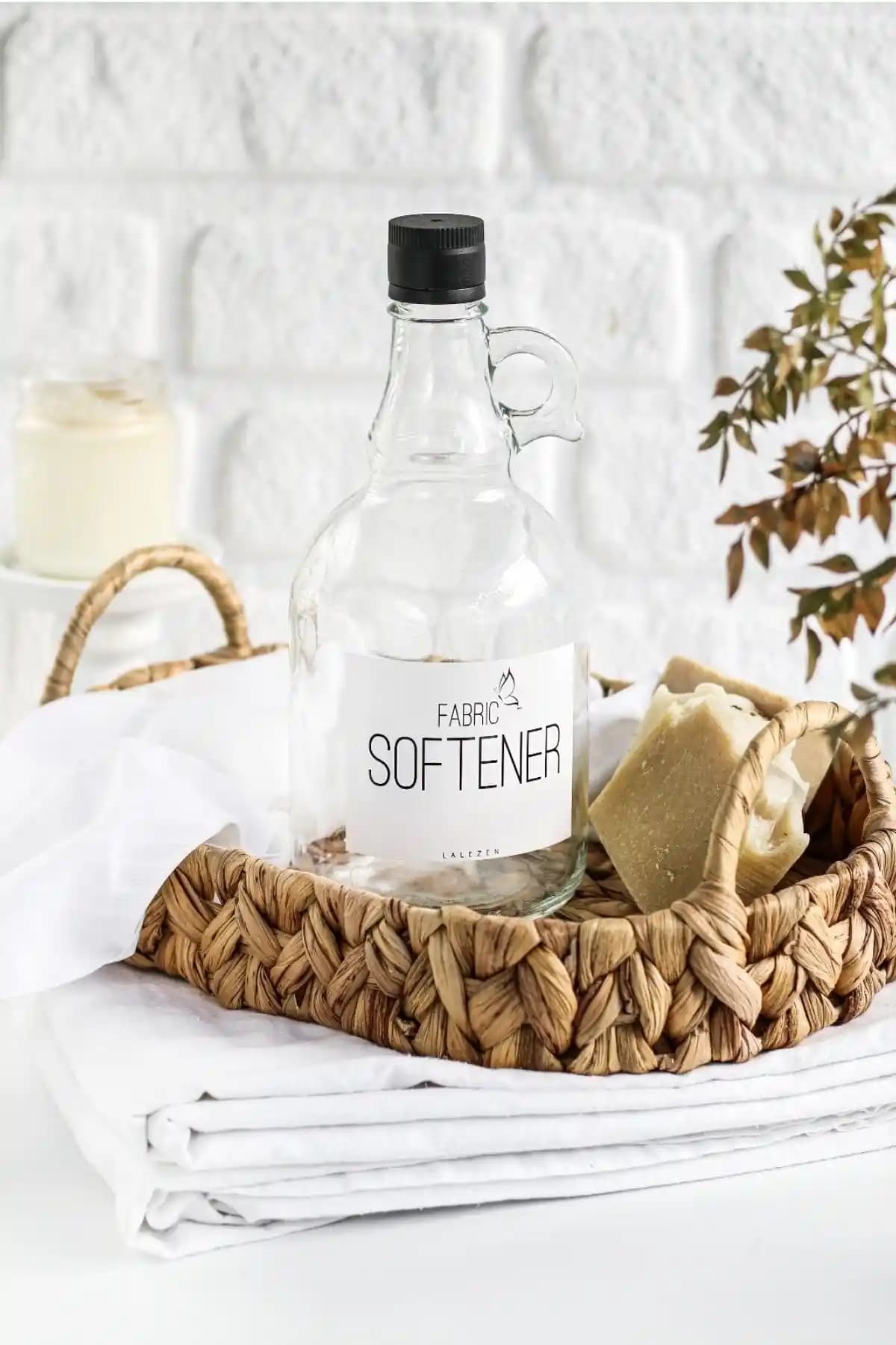 LALEZEN Cam Şişe Etiketli Yu<muş>atıcı Doldurma Şişesi Modern ve Şık Tasarım