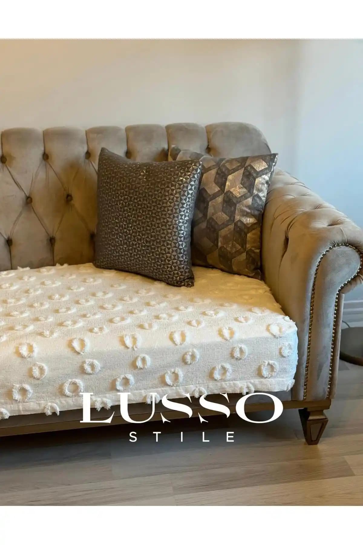 Lusso Stile Ponpon Koltuk Örtüsü Ekru 100x240 cm Modern ve Şık Oturma Dekorasyonu İçin