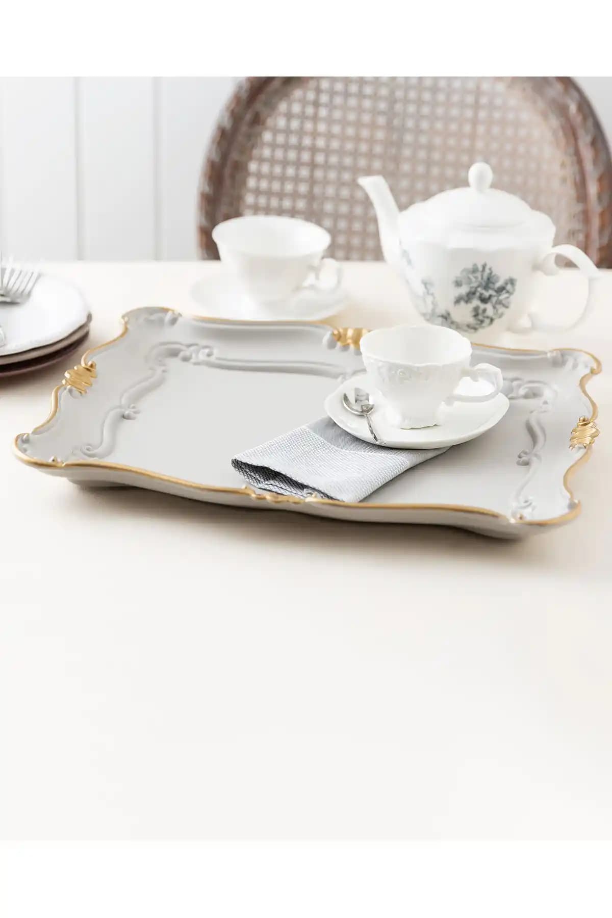 Madame Coco Camelote Varaklı Büyük Tepsi: Estetik ve Dayanıklılığıyla Şık Sunumlar İçin