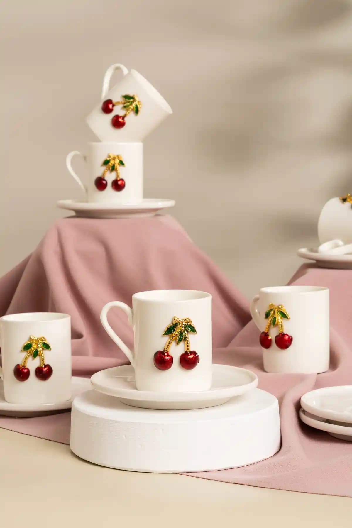 MEST 6 Kişilik Kiraz Model Porselen Kahve Fincan Takımı Estetik ve Dayanıklı Tasarım