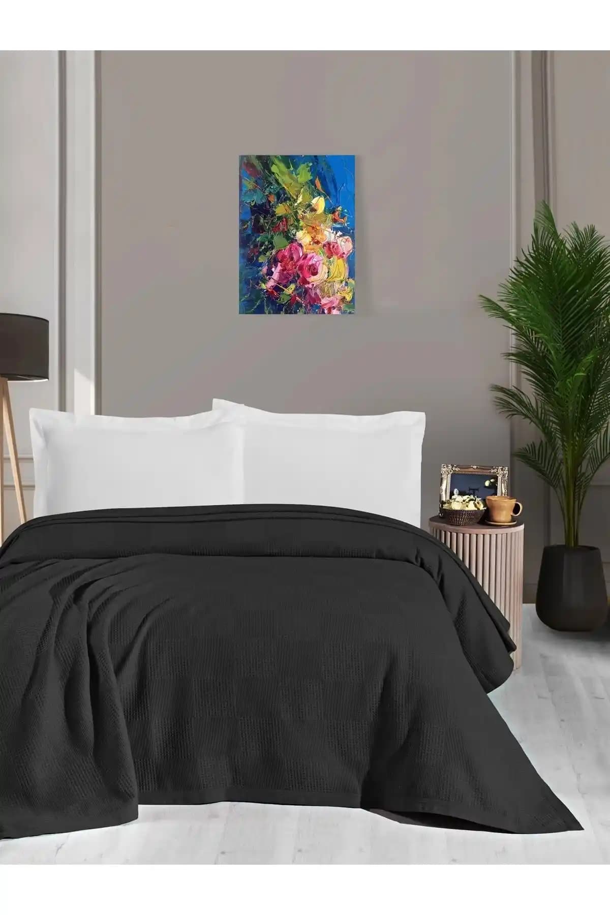 Mulberry Waffle Desenli Pike: Modern ve Dayanıklı Pamuklu Yatak Örtüsü