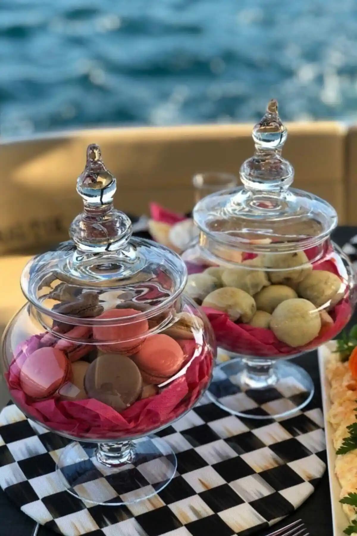 PİNK DESİGN Cam Kurabiyelik ve Şekerlik: Estetik ve Fonksiyonellik Bir Arada