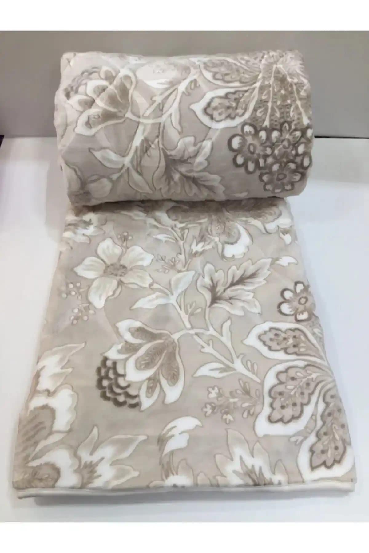 Sarar Tek Kişilik Battaniye: Estetik ve Sıcaklık Sunan Dayanıklı Polyester Tasarım