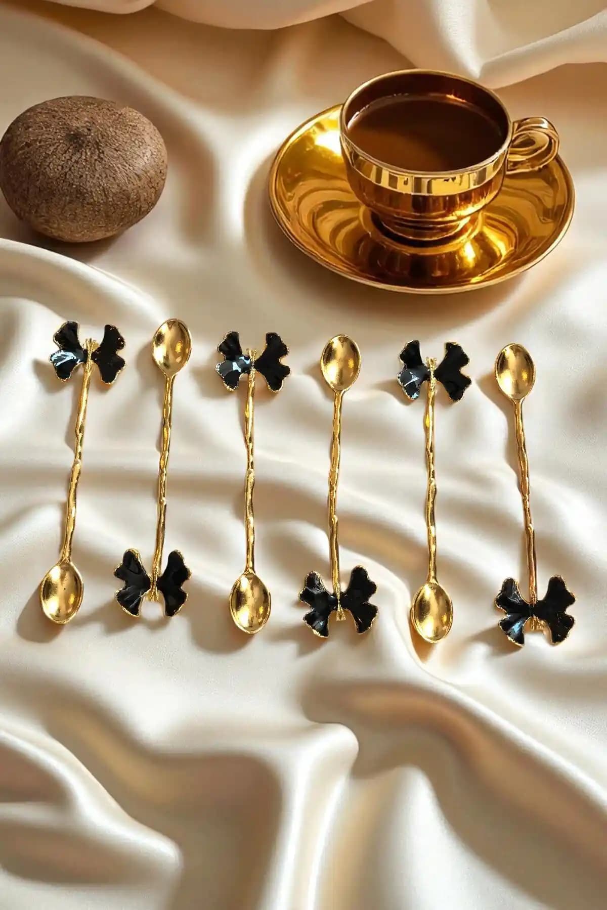 Şık Siyah Altın Kaplama Kelebek Figürlü Mineli Çay Kaşığı - Zarif ve Dayanıklı Tasarım