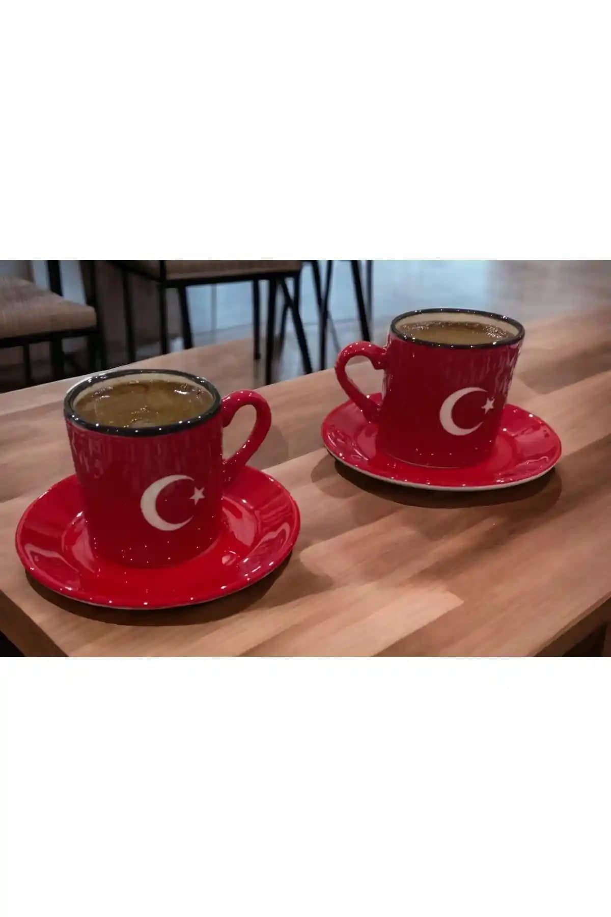 Türk Bayraklı El Yapımı Kahve Fincan Seti: Milli Duygular ve Estetiğin Buluşması