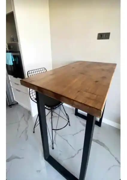 Uğurlu Baylar Doğal Ağaç Bar Masası: Estetik ve Dayanıklılığın Modern Buluşması