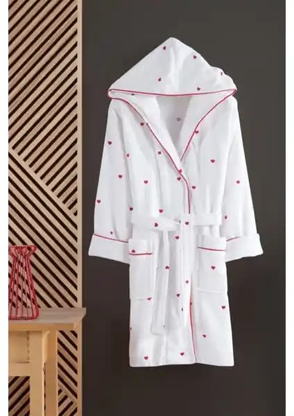 Varol Kalpli Nakışlı %100 Pamuk Love Serisi Bornoz: Şıklık ve Konforun Buluşması