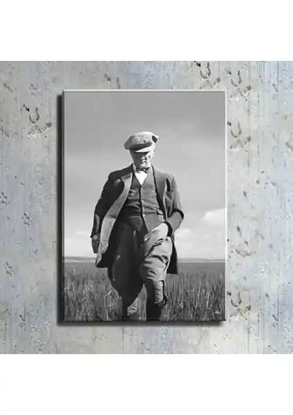Atatürk Başak Tarlasında Yürürken Kanvas Tablo 50x70 cm Estetik ve Dayanıklı Dekorasyon
