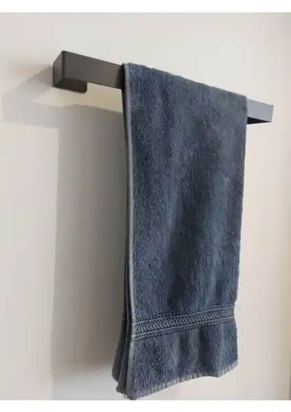 BlueFlame Metal Havluluk: Dayanıklı ve Estetik Modern Banyo Aksesuarı