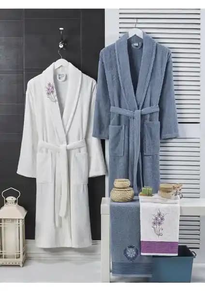 Casnack Karbeyaz Indigo Havlulu Bornoz Seti 4'lü yüksek emicilik ve şıklık sunar