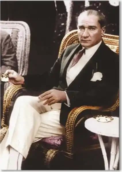 Dementia Art Atatürk Kanvas Tablo ile Evinize ve İşyerinize Zarafet Katın