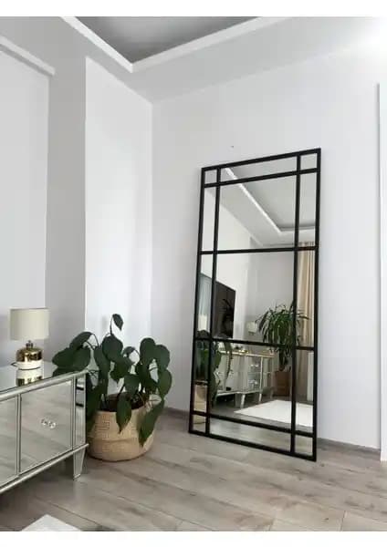 Effe Yapı Siyah Metal Çerçeveli Boy Aynası: Modern ve Dayanıklı İç Mekan Dekorasyonu