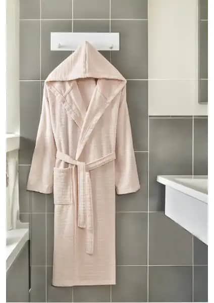 Formeya Pamuklu Kapüşonlu Bornoz: Konfor ve Şıklığın Mükemmel Birleşimi