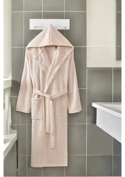 Formeya Pamuklu Kapüşonlu Bornoz: Konfor ve Şıklığın Mükemmel Birleşimi