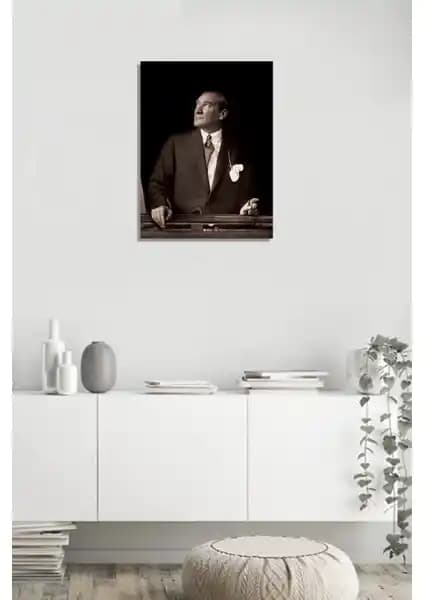 İstikbal Göklerdedir Atatürk Portresi Kanvas Tablo: Sanat ve Anlamın Buluşması