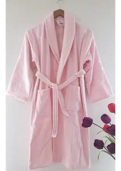 Kadife Çocuk Bornozu: Konfor ve Şıklık Sunan Pembe Renkli Çocuk Tekstili