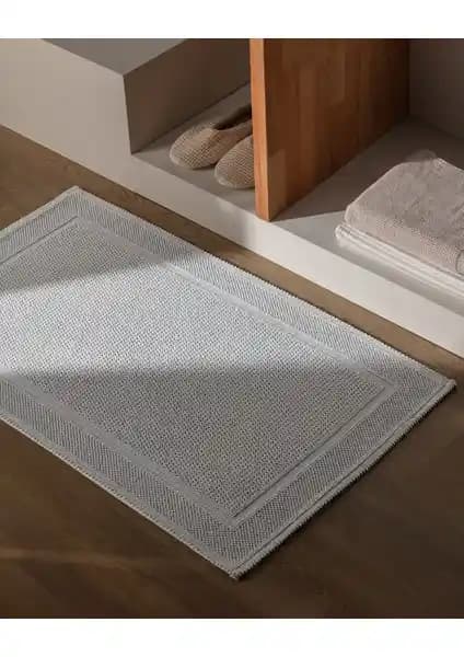 Madame Coco Banyo Paspası: Estetik ve Fonksiyonelliği Bir Arada Sunan Yumuşak Konforlu Ürün