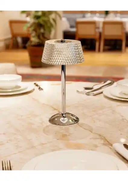 Madame Coco Trayer Dokunmatik Abajur: Modern Tasarım ve Kullanım Kolaylığıyla Şık Aydınlatma