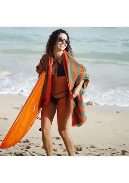 Maris Jade Doğa Dostu Plaj Havlusu: Sürdürülebilir ve Konforlu Plaj Aksesuarı