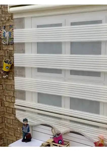 Modern ve Şık Zebra Stor Güneşlik Perde ile Ev ve Ofis Dekorasyonunuzu Tamamlayın