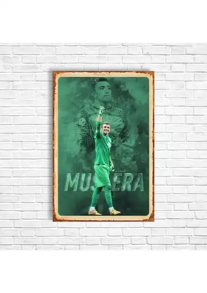 Muslera Retro Ahşap Poster - Modern Dekorasyon ve Spor Tutkunları İçin Şık Duvar Dekoru